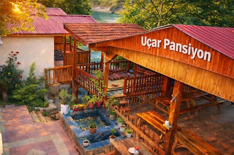 Pool. Kapuzbasi Uçar Pansiyon
