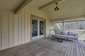 Terrace/patio - Hocking Hills: The Book Nook Cabin (South Bloomingville)