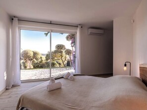 7 bedrooms, iron/ironing board, bed sheets - Beautiful 4* villa with sea view and swimming pool, Sainte Lucie de Porto-Vecchio (Zonza)