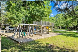 Children’s area - Lakefront Sleeps 28 • 4 Units • Pool, Game Room • Perfect for Large Groups (Branson West)