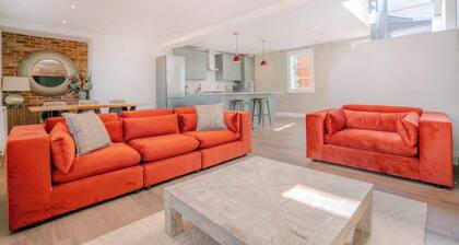Stylish 3BR Wimbledon | Roof Terrace & Parking