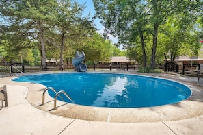 Pool - Lakefront Sleeps 28 • Family Reunion Ready • Pool, Game Room, Fire Pits (Branson West)