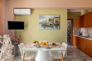 Dining - Adorable 1-bedroom apartment with AC in charming Rethymno (Rethymno)