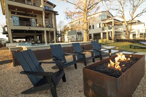 Property grounds - HAVEN HAUS, Sleeps 22, Game Room, Pool + Hot Tub (Kingsland)