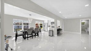 Dining - The Azure K-Lux (Cape Coral)