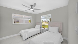 Room - The Azure K-Lux (Cape Coral)