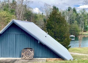 Property grounds - Private Barn Stay w/ Lake Access – QuietStay, No TV/Internet (Saluda)