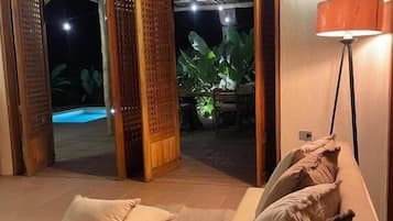 Villa superior, vista al jardín | Áreas de la propiedad