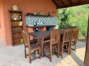 Outdoor dining - Ibera Birding Lodge (Loreto)