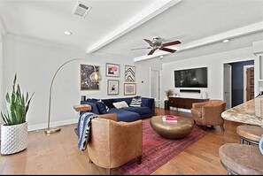 Nicht klassifiziertes Bild, 3 von 24, Schaltfläche