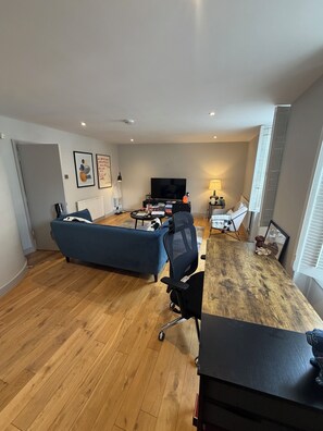 Luokittelematon kuva, 5 kautta 9, painike