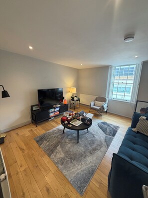 Living area - Light filled Chelsea home off the King's Road, spacious and airy across 2 floors (London)