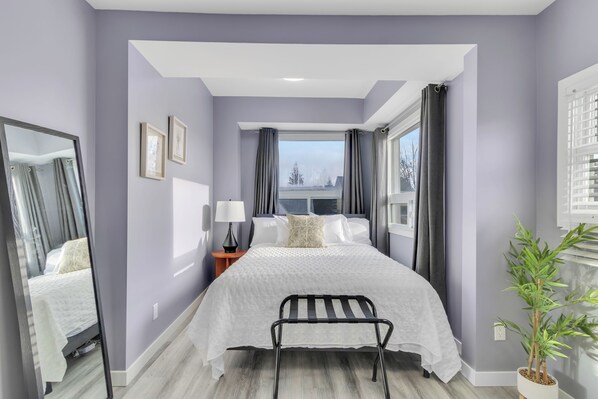 Room - 3 Bedroom Upper Unit in the Heart of Windsor (Windsor)