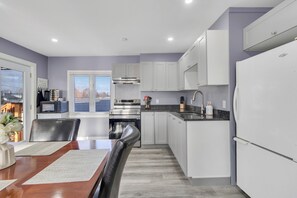 Private kitchen - 3 Bedroom Upper Unit in the Heart of Windsor (Windsor)