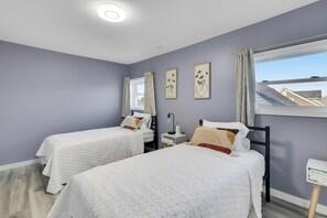 Room - 3 Bedroom Upper Unit in the Heart of Windsor (Windsor)