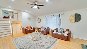 Interior - Spacious 5BR/3 full BR Radiant Home 2 minutes from MGM/NAtional Harbor (Oxon Hill)