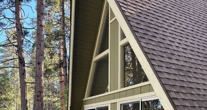 Welcome to this Charming 3-bedroom house in Lake Arrowhead. A place to relax.