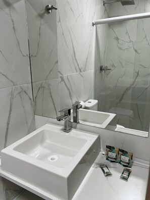 Room, Lanai | Bathroom - Hotel Blox Sorriso (Sorriso)