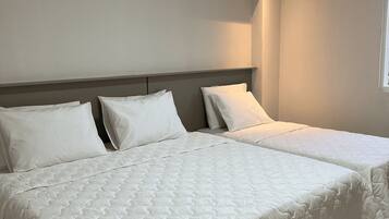 Superior-Dreibettzimmer | Schreibtisch, laptopgeeigneter Arbeitsplatz, kostenloses WLAN