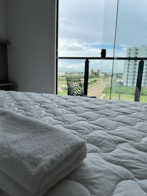 Habitación, lanai | Escritorio, espacio para trabajar con un portátil, wifi gratis