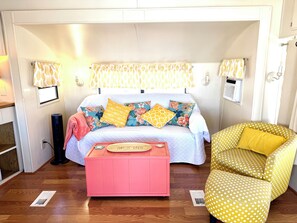 Smart TV, ping pong, books - Resort Style Living in Friendly Gated Community (San Benito)