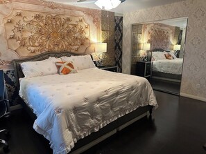 5 bedrooms, iron/ironing board, WiFi, bed sheets