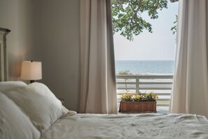 Room - Beach House / 11 Beds / Sleeps 18 / Gulfport (Gulfport)