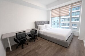 Room - Stylish Oasis Condo | Gym, Bowling, Pool, Hot Tub (Kitchener)