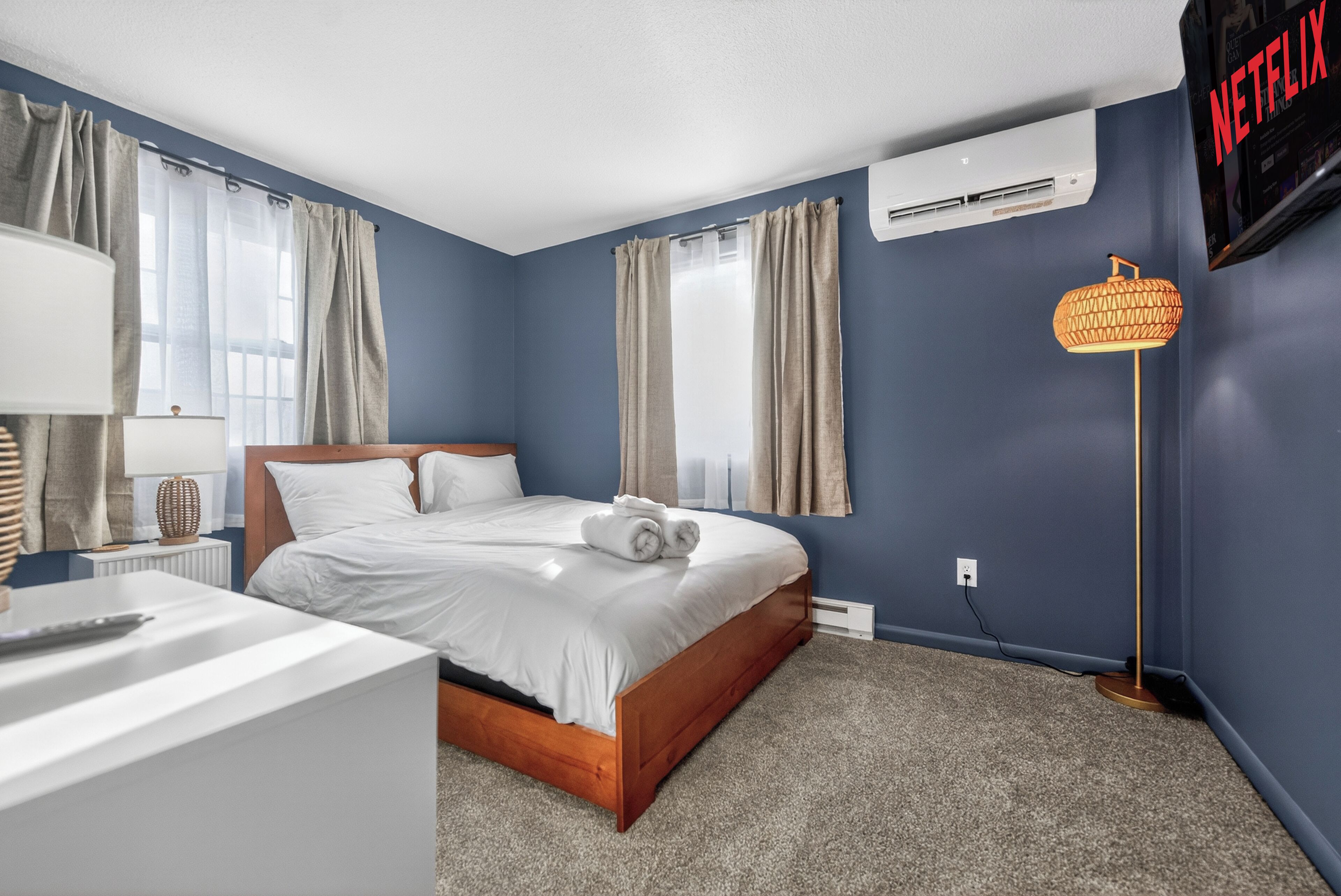 4 bedrooms, desk, iron/ironing board, travel cot