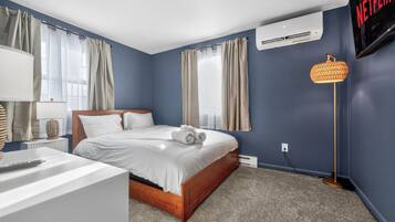 4 bedrooms, desk, iron/ironing board, travel cot