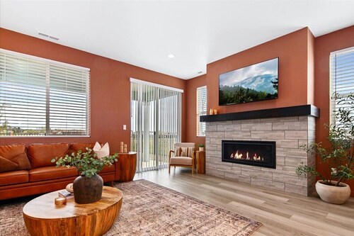 The Haven, Desert Inspired Retreat in Star | Zippy Wi-Fi, Sleeps 8