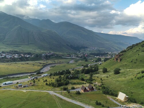 Gagma Chalets Kazbegi – Scenic Mountain Escape with Cozy Comforts