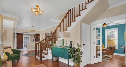 Stylish Downtown Sanford Home Walk to Dining and Bars Pet Friendly Fenced Yards