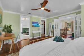 3 bedrooms, desk, iron/ironing board, free WiFi
