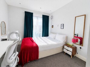 Room - Sleek Modern 1BDR Steps from Northfields Station (Greater London)