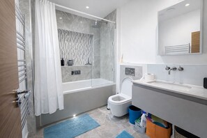 Bathroom - Sleek Modern 1BDR Steps from Northfields Station (Greater London)