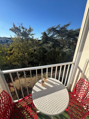 Unclassified image, 3 of 6, button - Vrbo Property (Vendôme)