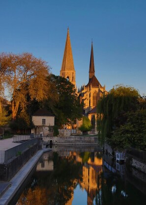 Unclassified image, 2 of 6, button - Vrbo Property (Vendôme)