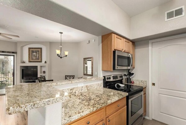 Private kitchen - Cozy 2-bedroom condo with pool in perfect Fountain Hills (Fountain Hills)