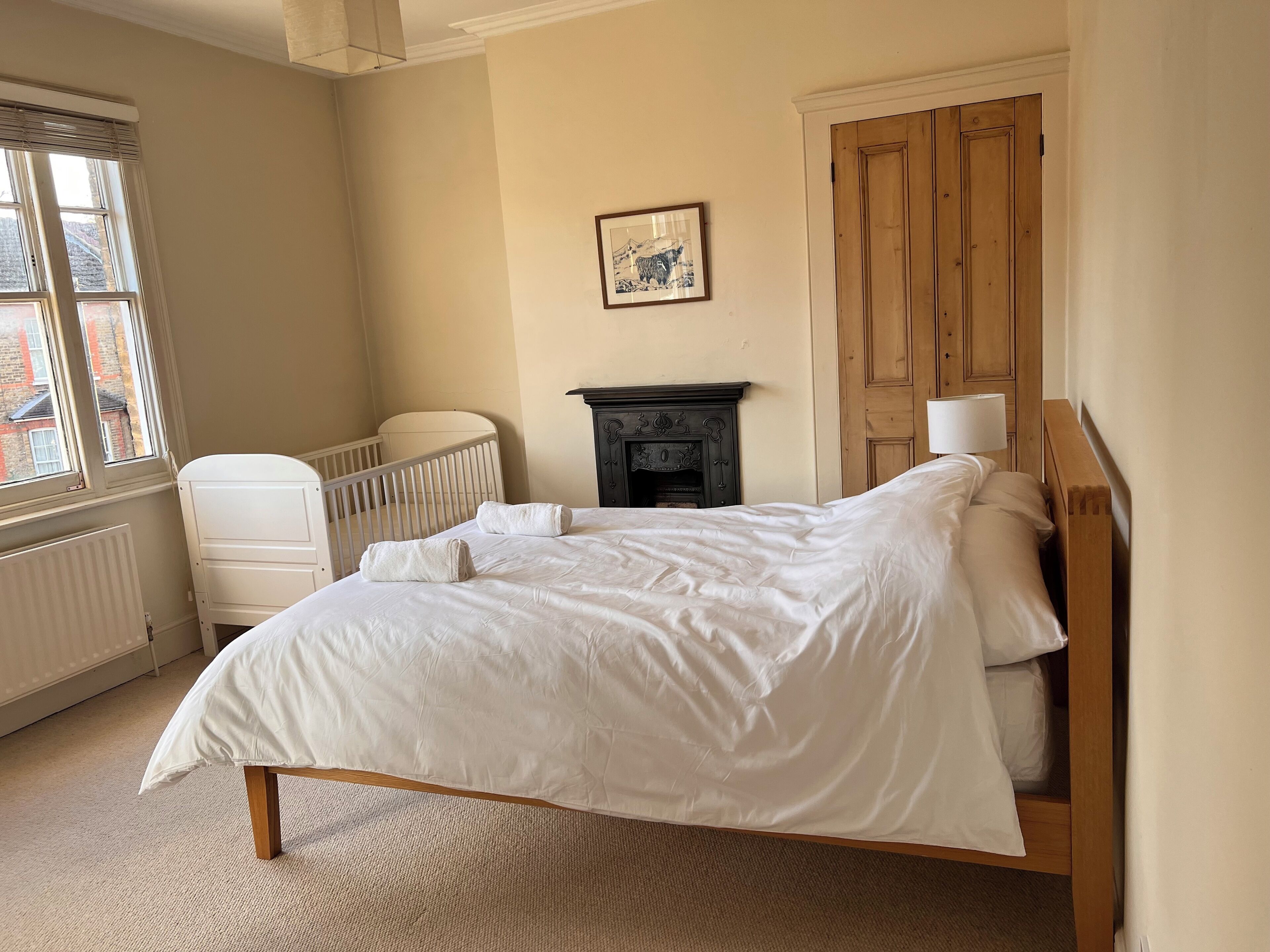 Iron/ironing board, WiFi, bed sheets