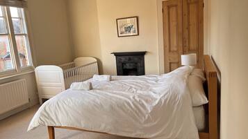 Iron/ironing board, WiFi, bed sheets
