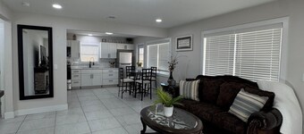 Enjoyable 2-bedroom house with AC in charming Wichita