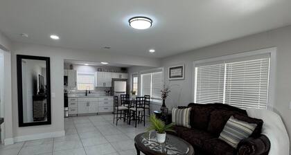 Enjoyable 2-bedroom house with AC in charming Wichita