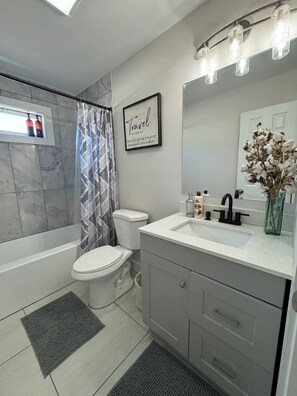 Bathroom - Enjoyable 2-bedroom house with AC in charming Wichita (Wichita)