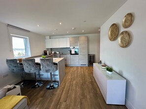 Private kitchen - Spacious 2-Bed, 2-Bath Apartment | Contractor, Insurance & Relocation Friendly (Southampton)