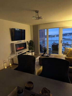 Smart TV - Spacious 2-Bed, 2-Bath Apartment | Contractor, Insurance & Relocation Friendly (Southampton)