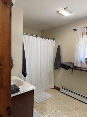 Bathroom - The Carriage House (Tolland)