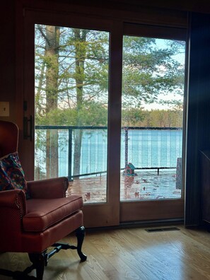 Interior - Welcome to Blue Gill Serenity!Bring your family to the charming lakeside heaven! (Frederic)