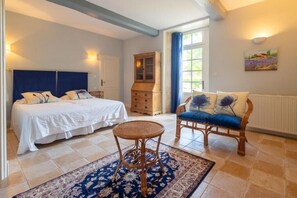 Desk, blackout drapes, iron/ironing board (on request), WiFi (free) - LOGIS DU PARADIS (Criteuil-la-Magdeleine)