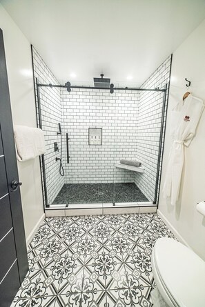 Jetted bath, hair dryer, towels, soap
